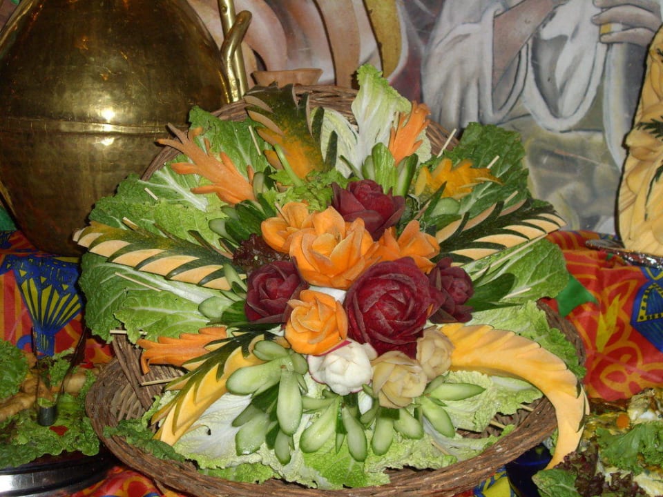 Dekostrauss aus Gemüse Pickalbatros Dana Beach Resort - Hurghada