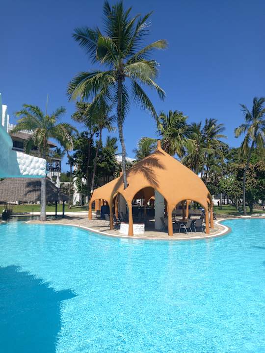 Pool Hotel Southern Palms Beach Resort