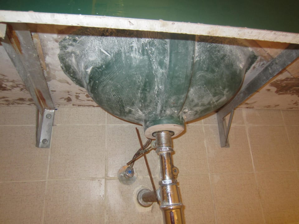 Unter dem Waschbecken, durch Zufall entdeckt Riviera Aqua Park Resort