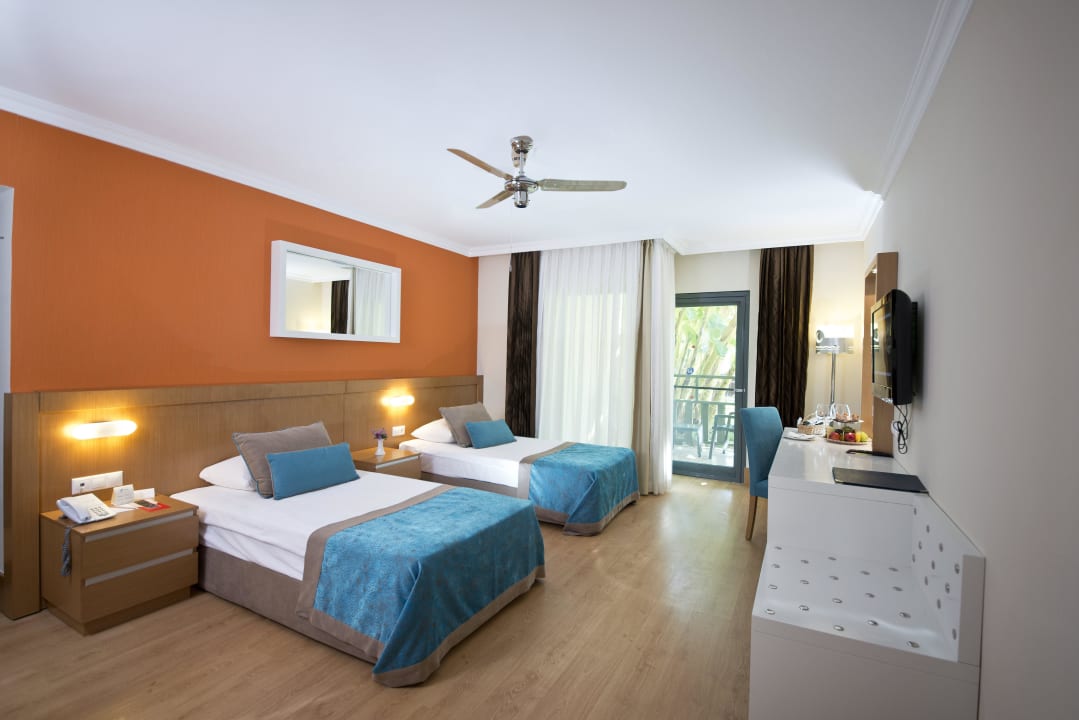 Standardzimmer/Meer-Poolseite Limak Limra Hotel & Resort