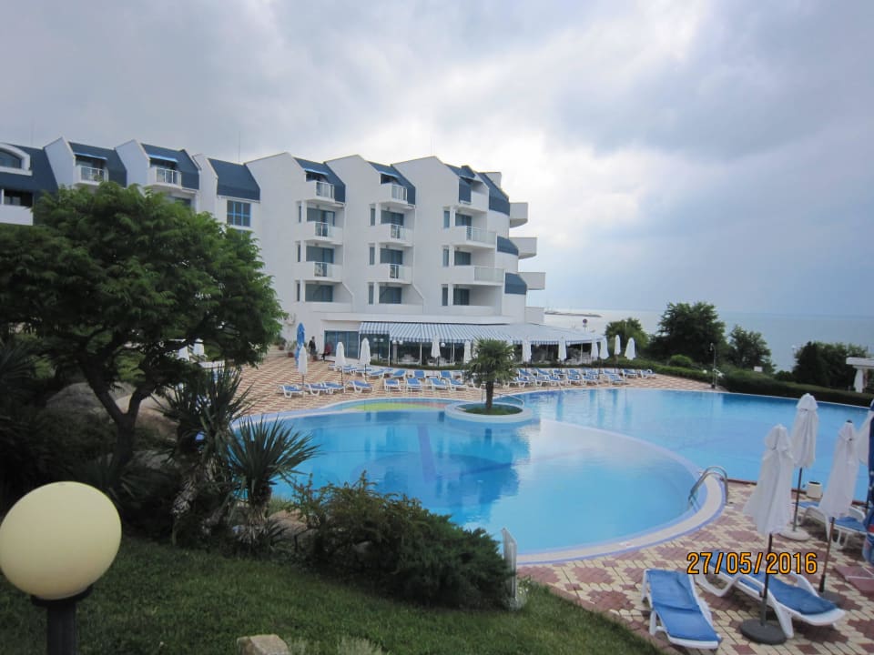 Hauptgebebäude von der Grenze Hotel Sineva Beach