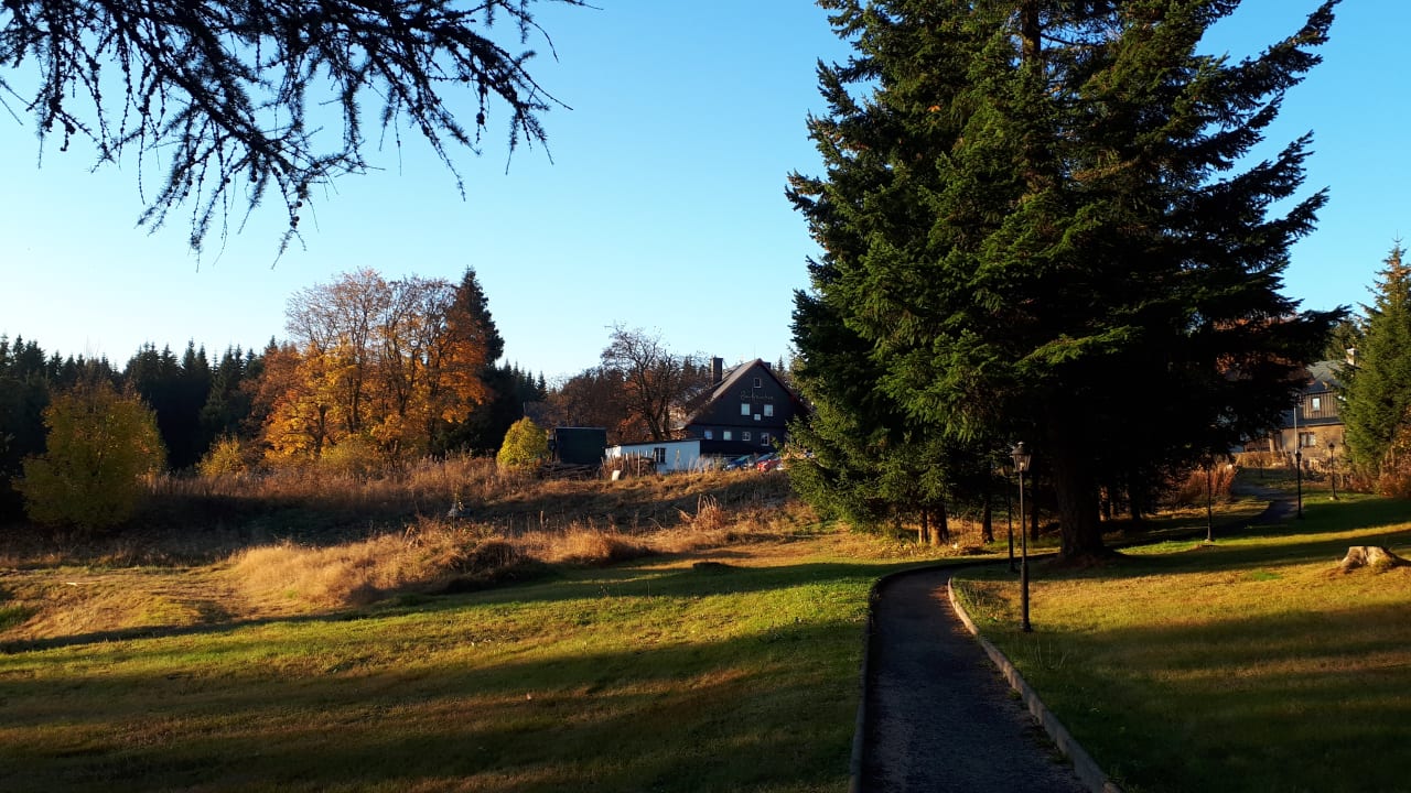 Außenansicht Hotel Zum Kranichsee & Nebenhaus