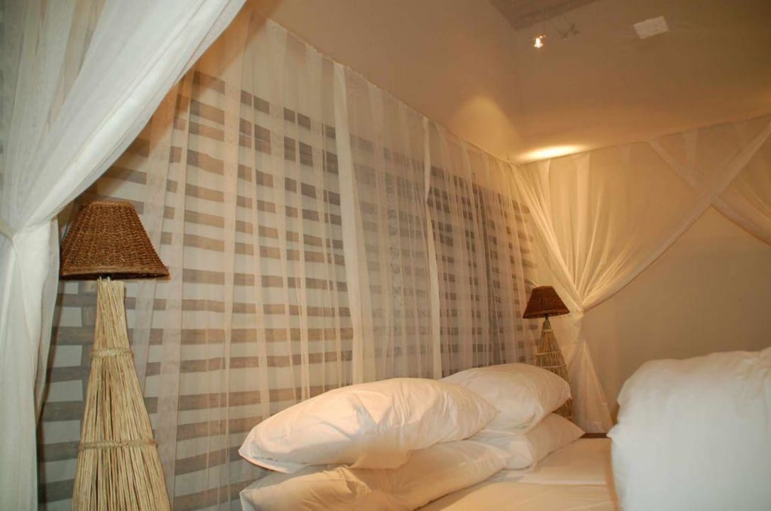 Waterhole-Chalet Okaukuejo Camp