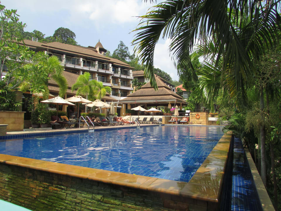 Schöne Poolanlage Avani Ao Nang Cliff Krabi Resort