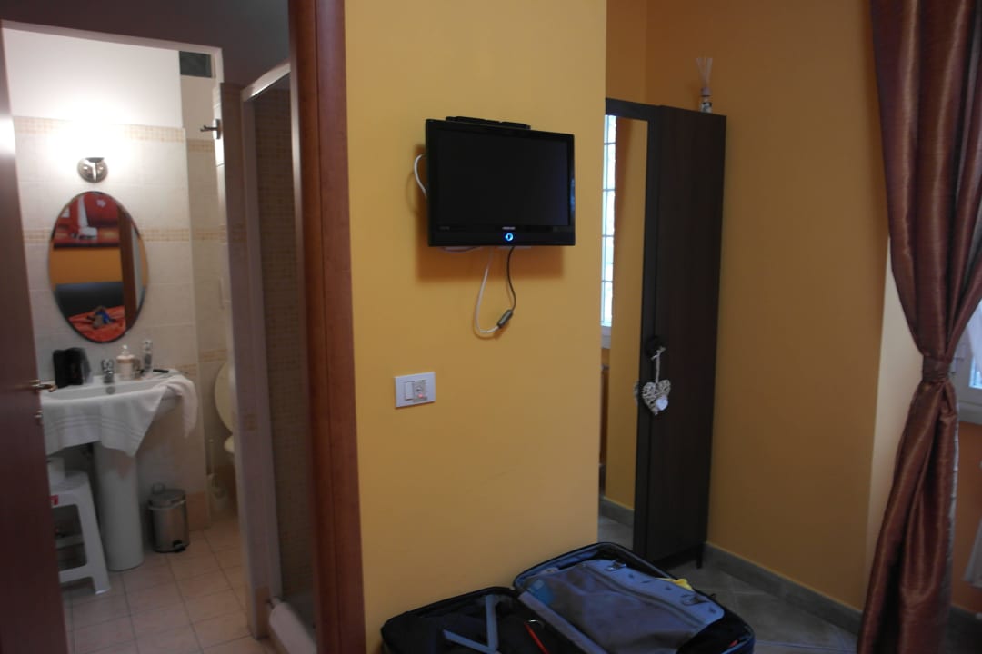 Zimmer und Bad by trensator Aromatario B&B