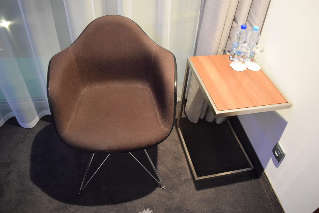 Sitzgelegenheit im Zimmer... Hotel Puro