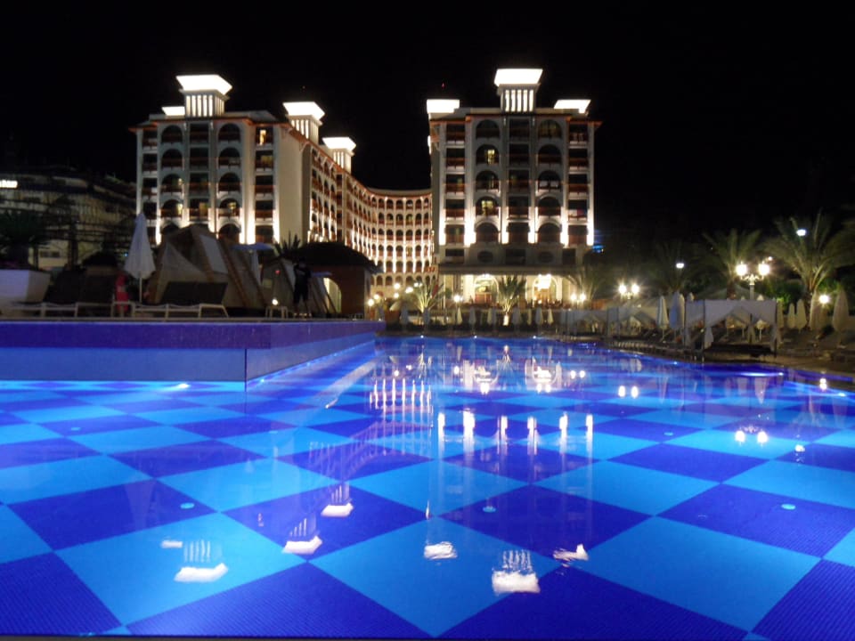 Pool und Hotel Quattro Beach Spa & Resort