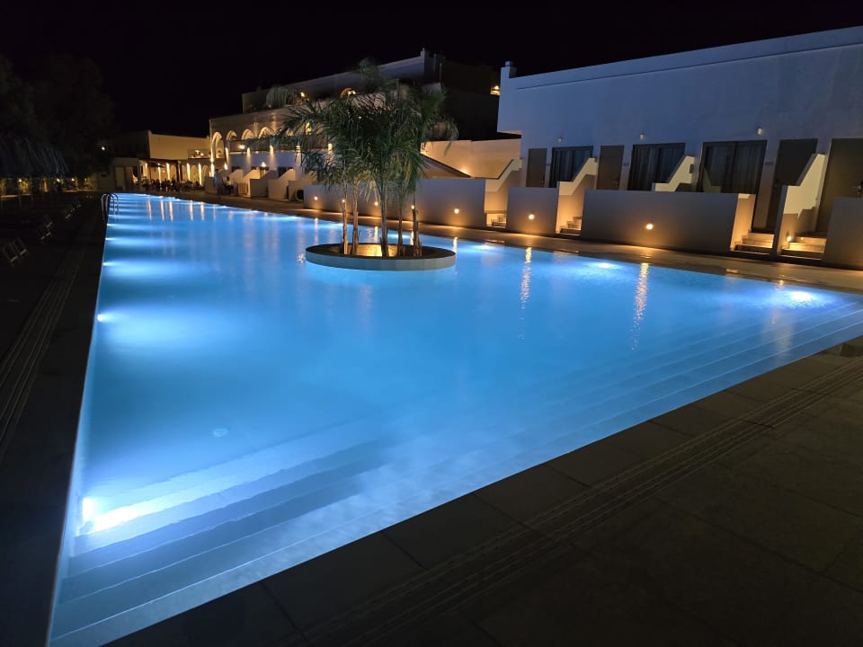 Pool Blue Sea Island