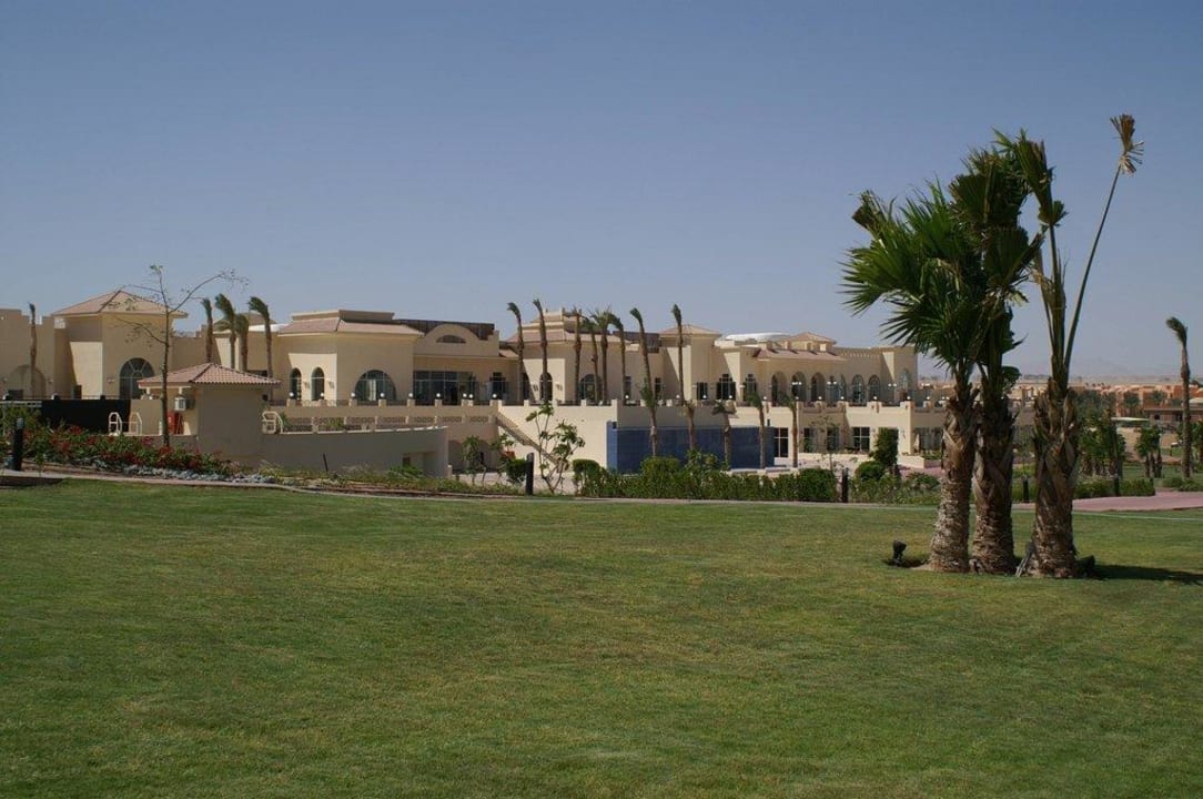 Panorama der Hauptgebäudes Cleopatra Luxury Resort Makadi Bay