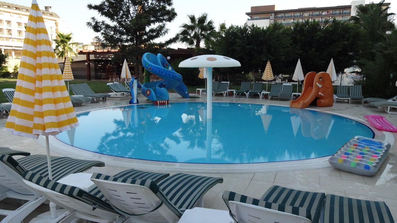 Kinderpool Hotel Royal Garden Beach