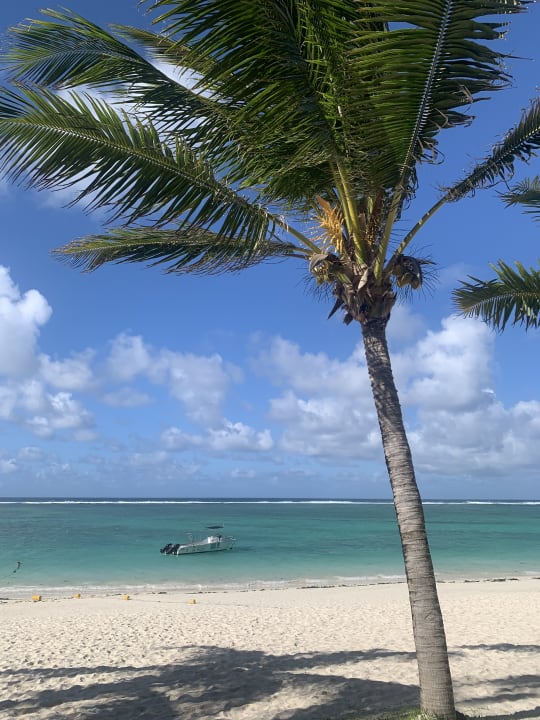 Strand Crystals Beach Resort Belle Mare, a member of Radisson Individuals