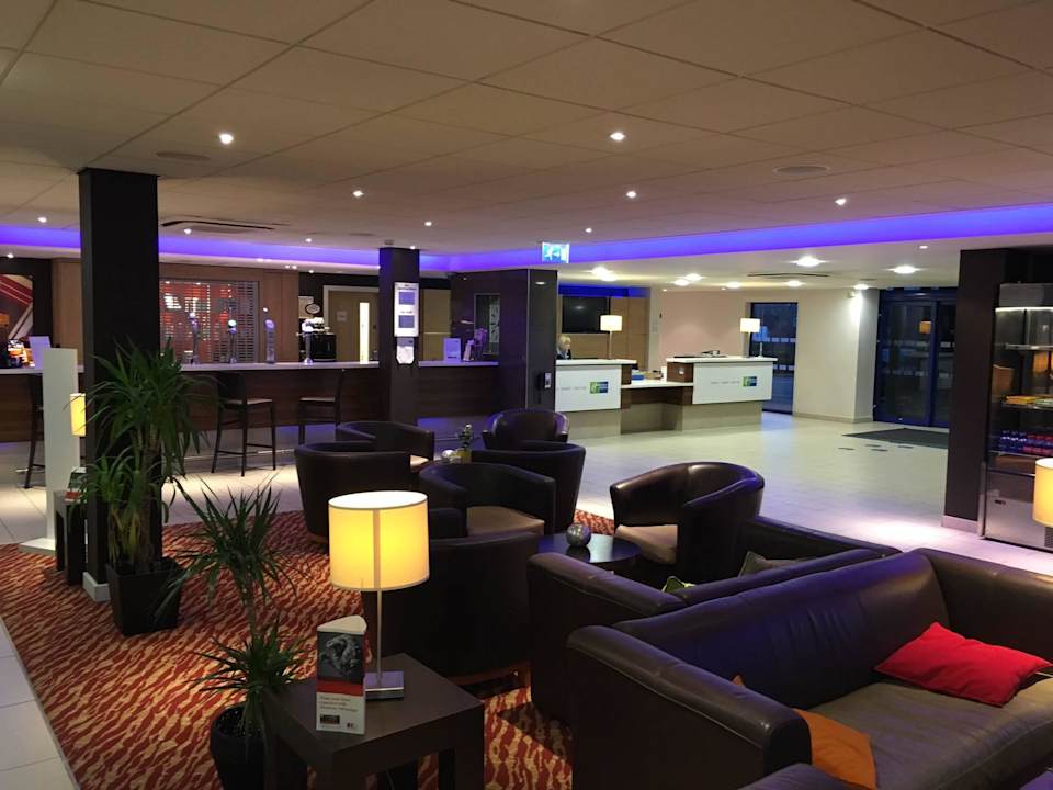Geräumige Lobby 3 Hotel Holiday Inn Express Kettering