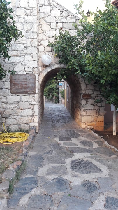 Außenansicht Arolithos Traditional Cretan Village Hotel