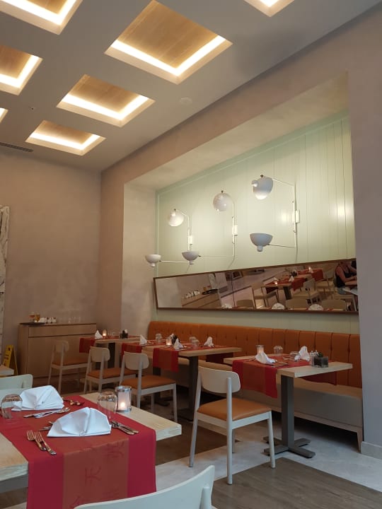 Restaurant Acanthus Cennet Barut Collection