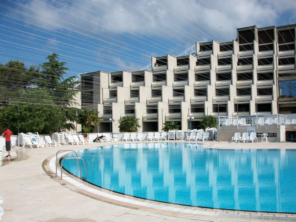 Linke Poolseite Valamar Parentino Hotel
