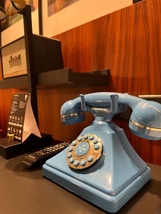 Zimmer The WB Abu Dhabi, Curio Collection By Hilton