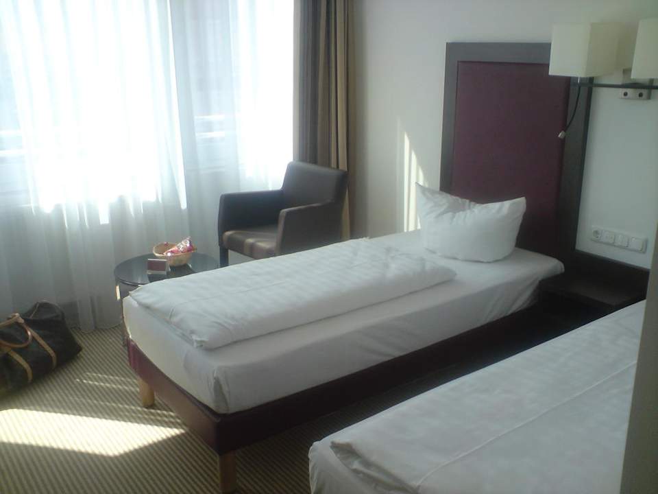 Hochwertig eingerichtetes Zimmer acom Hotel München