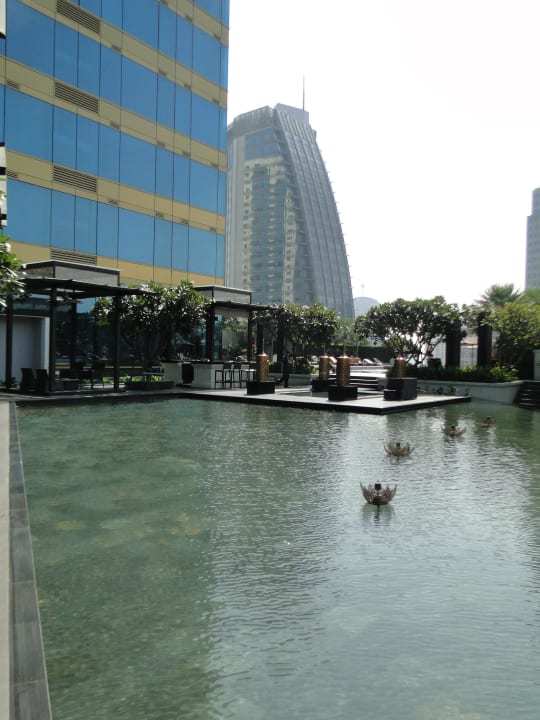 Die Gartenanlage auf den Dächern von Bangkok Grande Centre Point Hotel Terminal 21