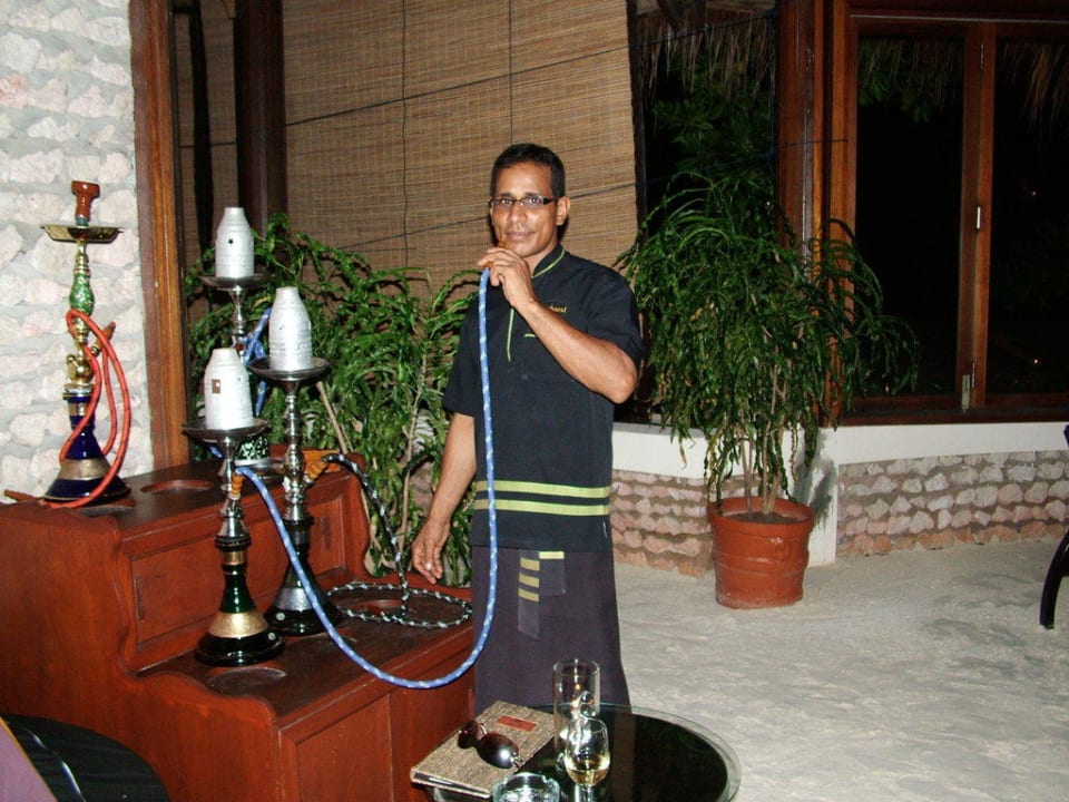 Sehr netter Shisha Service Kuredu Island Resort & Spa