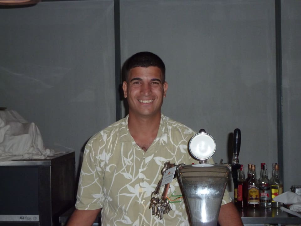 Kellner an der Hotelbar Stella Beach Resort & Spa Makadi Bay