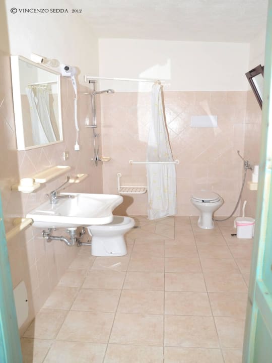 Bagno Camera per Disabili Agriturismo S' Ozzastru