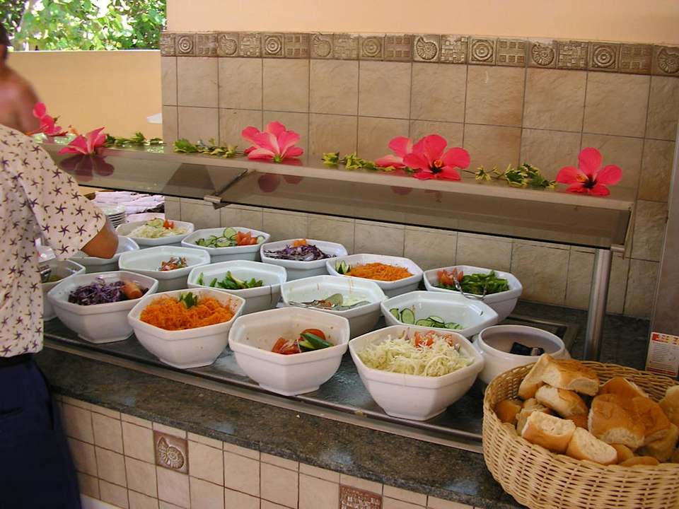 Mittagsbüffet im Aussenbereich Iberostar Origin Taínos