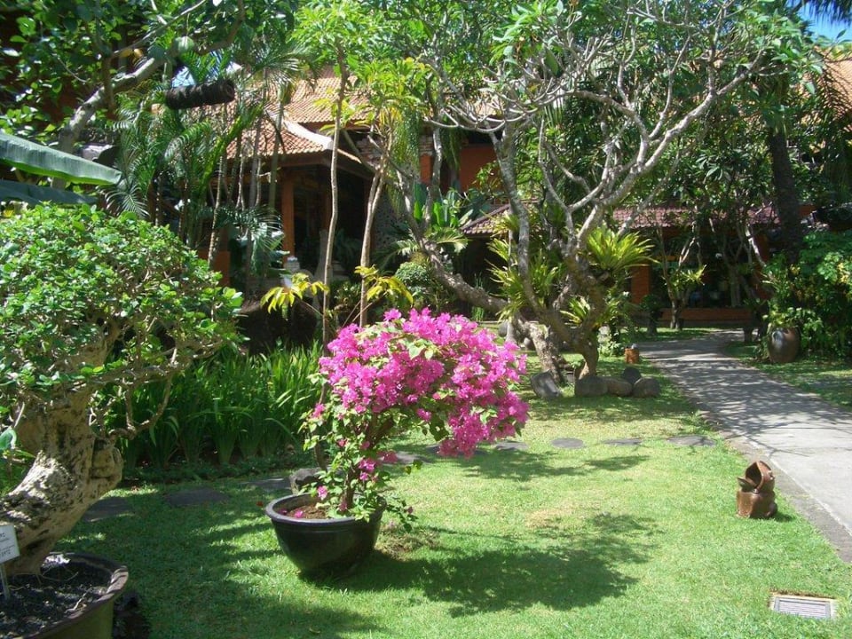 Tropische Gartenanlage Hotel Keraton Jimbaran Resort