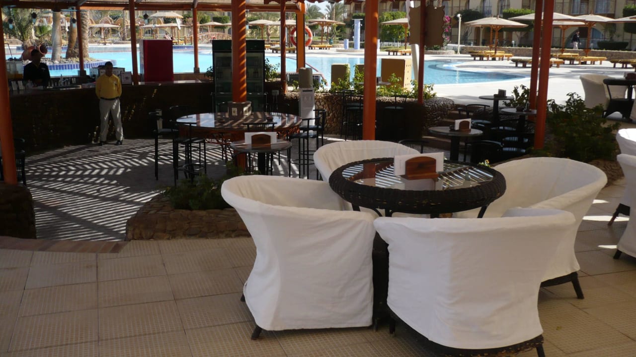 Eine der vielen Bars Desert Rose