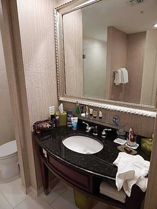 Bad Town & Country Inn and Suites