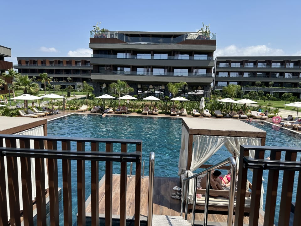 Pool Jacaranda Luxury Resort