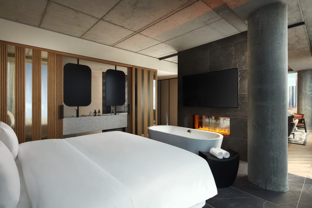 Zimmer NH Collection Frankfurt Spin Tower