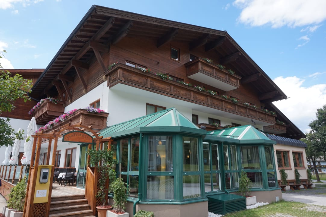 Außenansicht Hotel Alpina