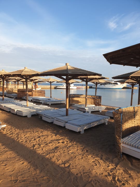 Strand Palm Beach Resort