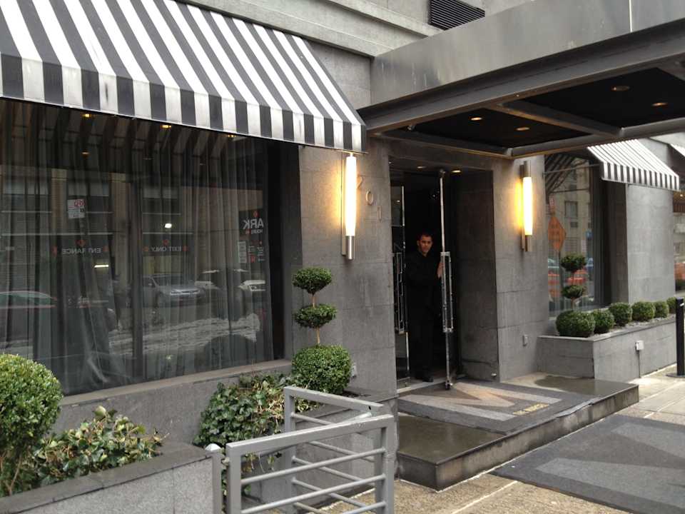 Hier geht's rein - mit Doorman! Hotel The Marcel at Gramercy