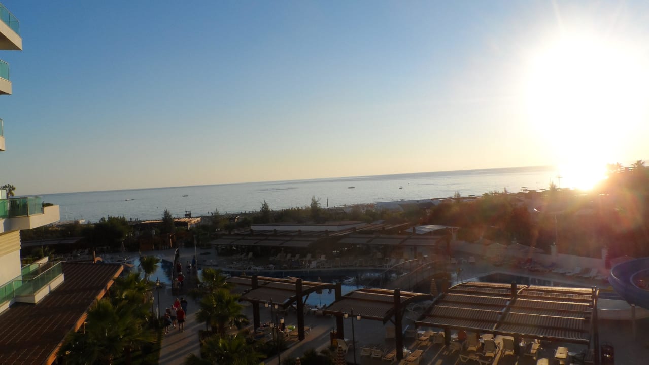 Poolanlage / Strand und Blick auf Mittelmeer Adalya Ocean Deluxe