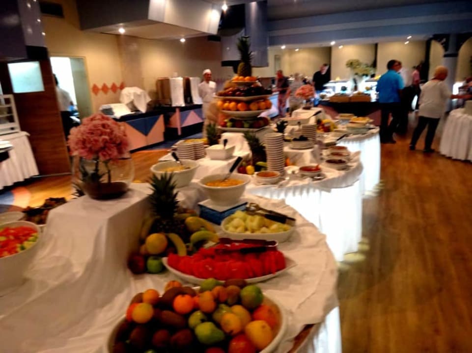 Büfett Constantinou Bros Athena Beach Hotel