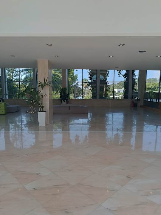 Lobby Caravia Beach Hotel