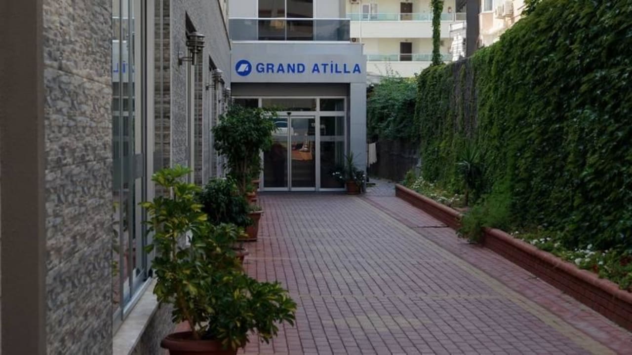 Haupteingang Grand Atilla Hotel
