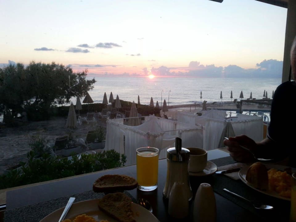 Morgenstimmung beim Frühstück Grupotel Aguait Resort & Spa - Adults only