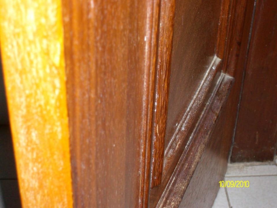 Dreckige Badezimmertüre Hotel Laguna Park 2