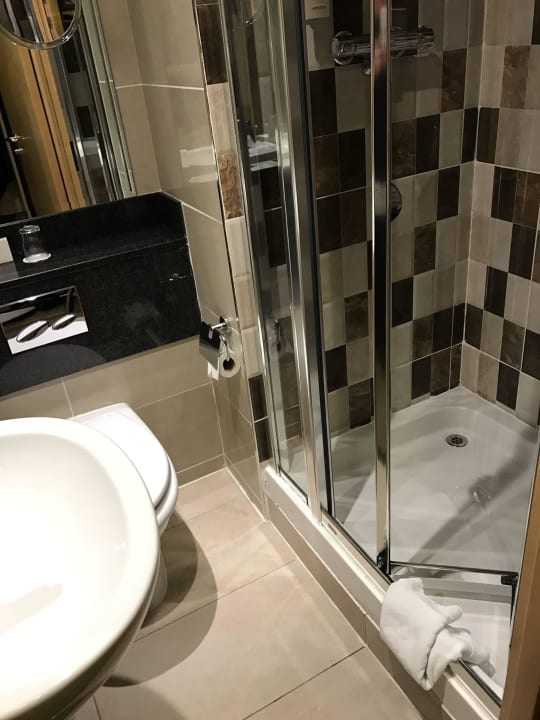 Kleines Bad, aber top Academy Plaza Hotel