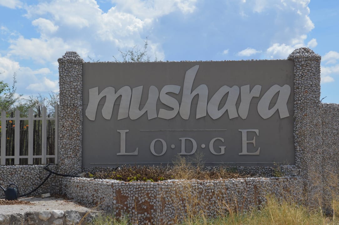 Entree Hotel Mushara Lodge