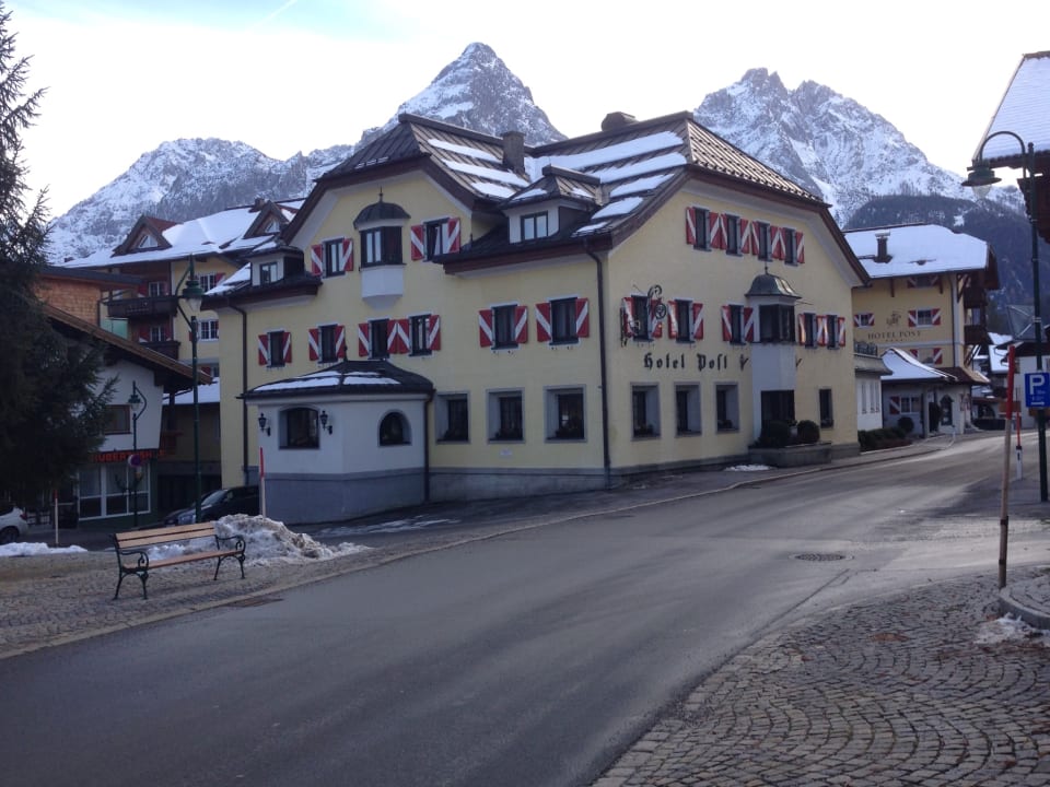 Außenansicht Hotel Post Lermoos