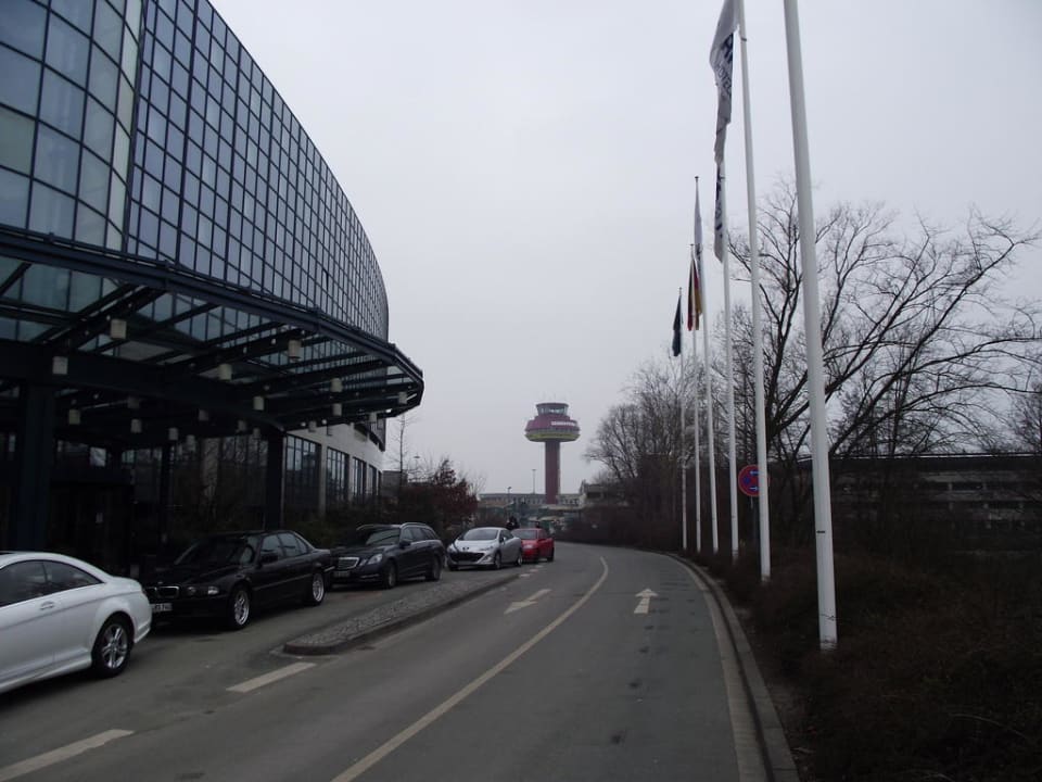Vor dem Maritim Maritim Airport Hotel Hannover