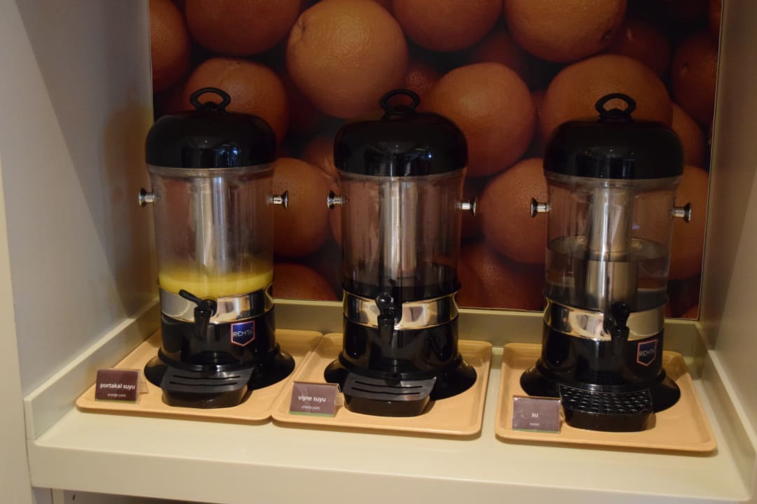 Frühstück in Buffet-Form (Teilansicht) Hampton By Hilton Bursa