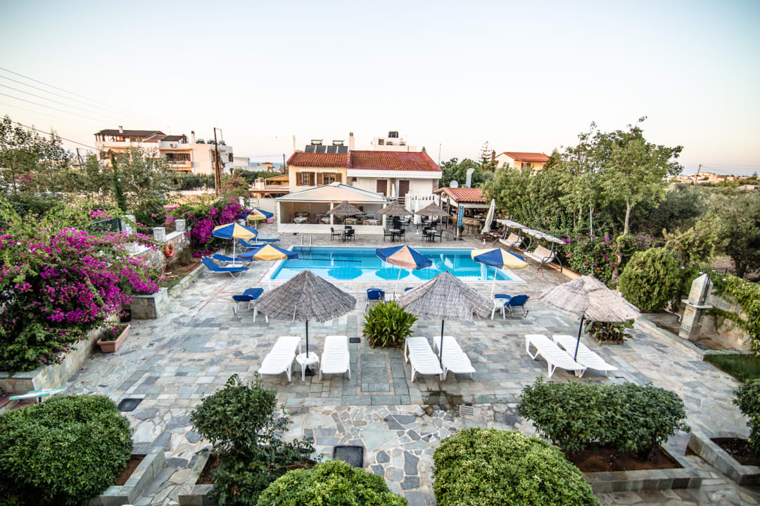 Pool Apartments Elpida