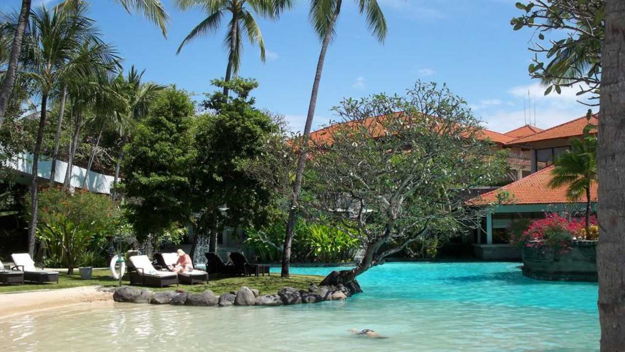 Pool mit Mini Strand The Laguna A Luxury Collection Resort & Spa