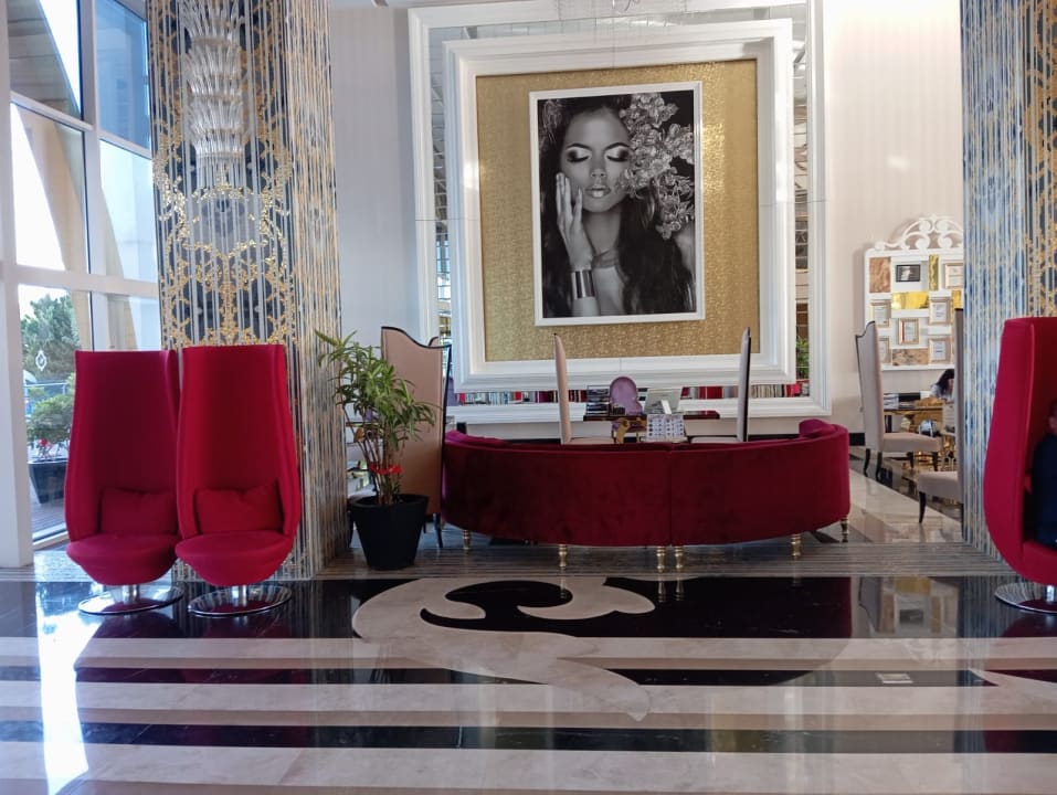 Lobby Azura Deluxe Resort & Spa Hotel