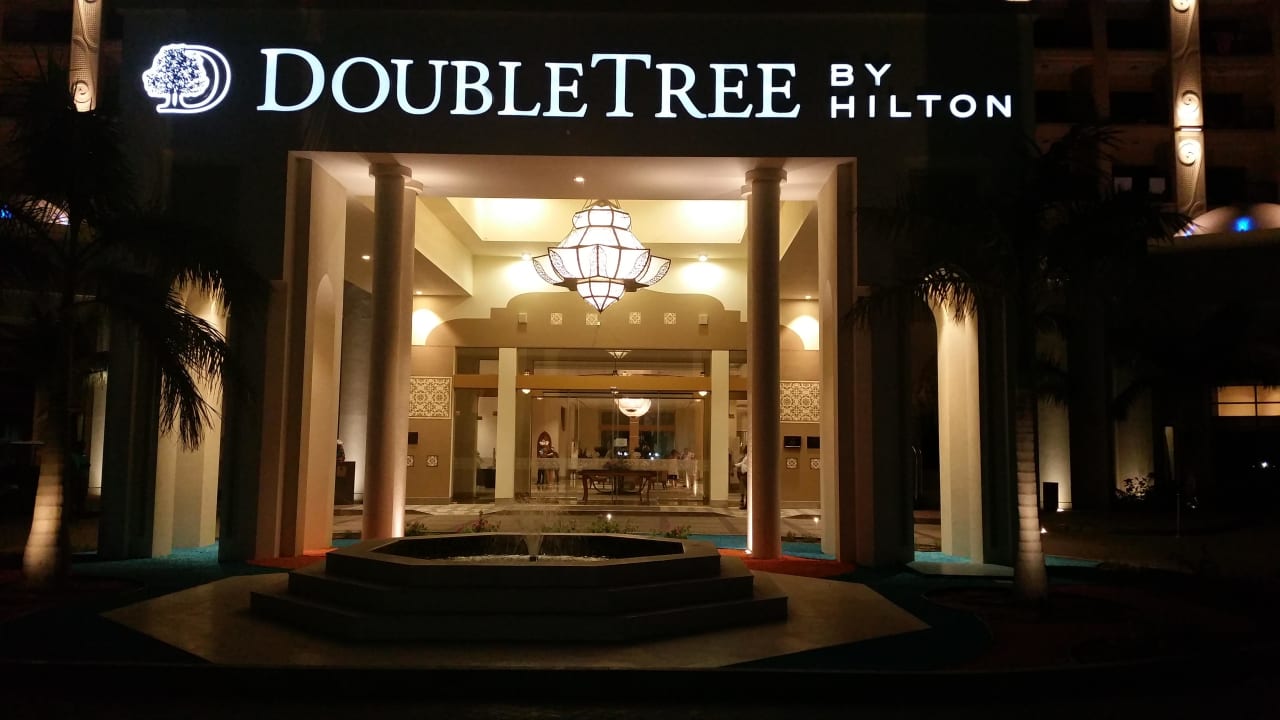 Eingang  DoubleTree by Hilton Resort & Spa Marjan Island