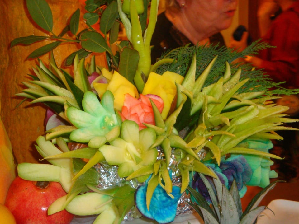 Geschnitzte Deko auf dem Weihnachtsbüffet Sentido Trendy Verbena Beach